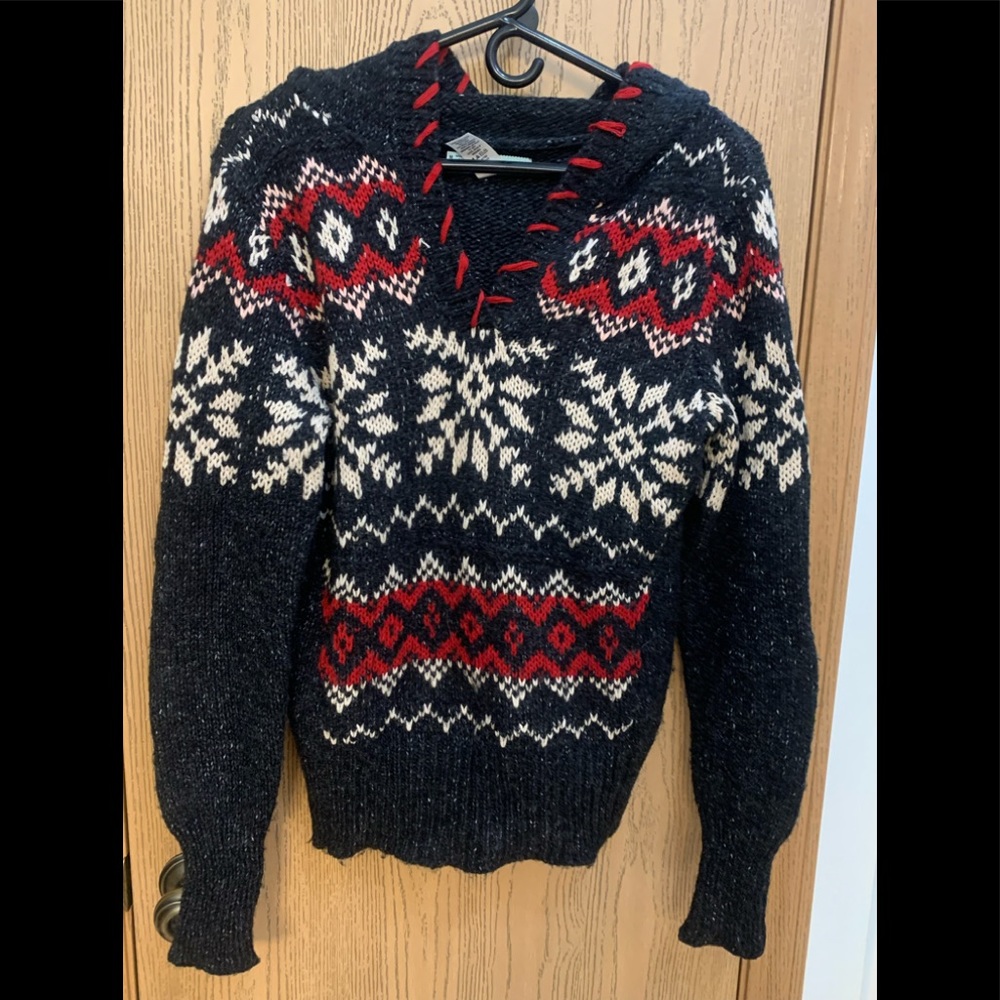 Women’s hooded sweater